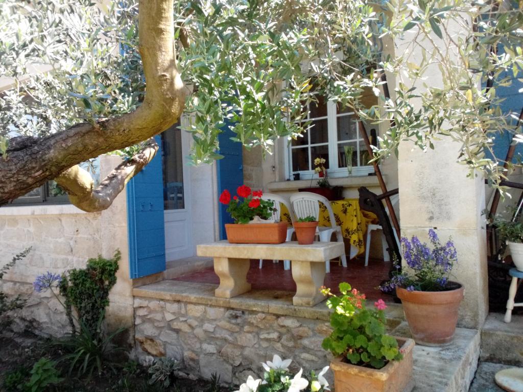 Mas Des Collines Bed and Breakfast Fontvieille Esterno foto