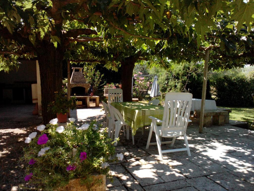 Mas Des Collines Bed and Breakfast Fontvieille Esterno foto